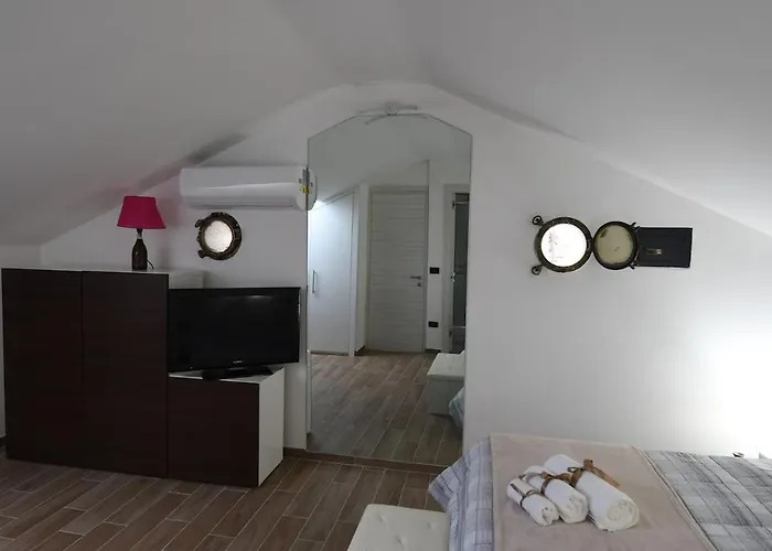 公寓 Casa Da Passaro Self Check - In , Vicino Ospedale E Stadio 萨莱诺